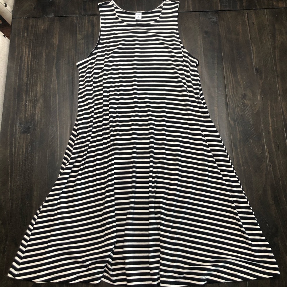 Old Navy Black & White Striped Midi Dress